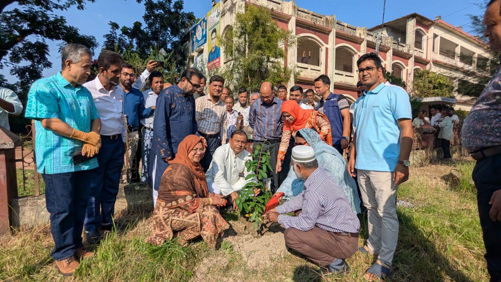 নেত্রকোণায় বৃক্ষরোপণ করলেন শিক্ষা মন্ত্রণালয়ের সিনিয়র সচিব